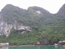 La Hang Sung Sôt ou grotte des surprises (12000m²)