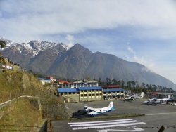 L'aéroport de Lukla (2840 m)