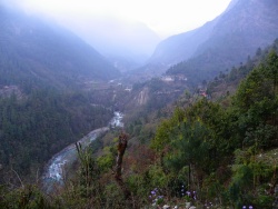 Panorama sur la vallée de la Dudh Koshi Nadi près de Thalsharoa