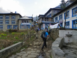 Le village de Phakding (2610m)