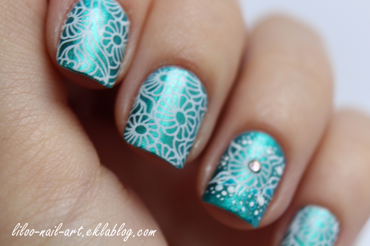 nail art with water decals