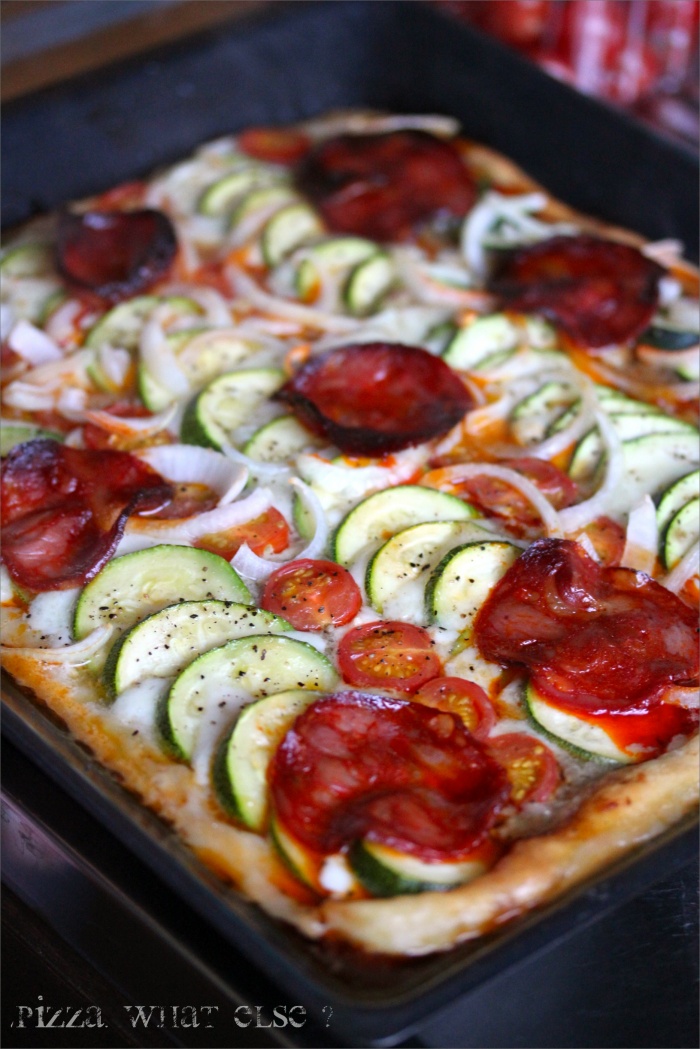 Maxi pizza ! (Aubergine, mozzarella, courgette, tomate & chorizo) Mod_article4784789_1